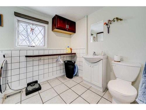 437 Main Street, Milk River, AB - Indoor Photo Showing Bathroom