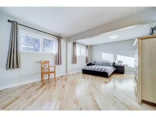 437 Main Street, Milk River, AB - Indoor Photo Showing Bedroom