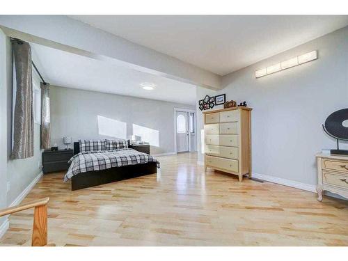 437 Main Street, Milk River, AB - Indoor Photo Showing Bedroom