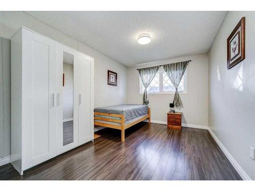 437 Main Street, Milk River, AB - Indoor Photo Showing Bedroom