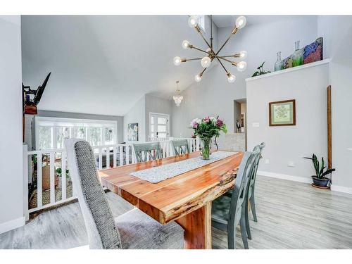 31 Erminerun Place North, Lethbridge, AB - Indoor Photo Showing Dining Room