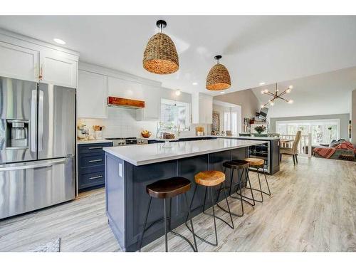 31 Erminerun Place North, Lethbridge, AB - Indoor Photo Showing Kitchen With Upgraded Kitchen