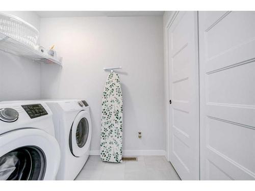 893 Atlantic Cove West, Lethbridge, AB - Indoor Photo Showing Laundry Room