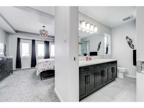 893 Atlantic Cove West, Lethbridge, AB - Indoor Photo Showing Bathroom