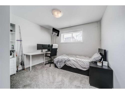 893 Atlantic Cove West, Lethbridge, AB - Indoor Photo Showing Bedroom