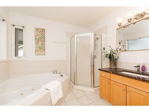 43 Riverdale Terrace West, Lethbridge, AB - Indoor Photo Showing Bathroom