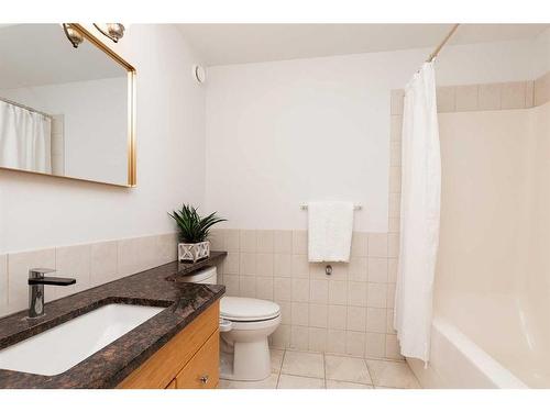 43 Riverdale Terrace West, Lethbridge, AB - Indoor Photo Showing Bathroom