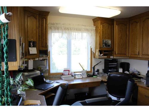 100 4Th Street, Picture Butte, AB - Indoor Photo Showing Office