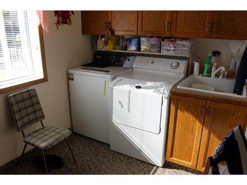 100 4Th Street, Picture Butte, AB - Indoor Photo Showing Laundry Room