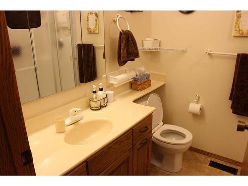 100 4Th Street, Picture Butte, AB - Indoor Photo Showing Bathroom