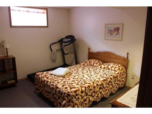 100 4Th Street, Picture Butte, AB - Indoor Photo Showing Bedroom