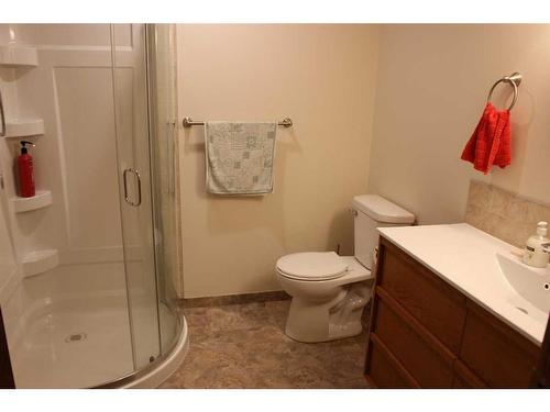 100 4Th Street, Picture Butte, AB - Indoor Photo Showing Bathroom