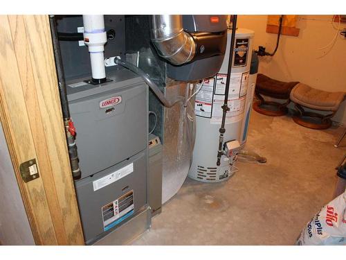 100 4Th Street, Picture Butte, AB - Indoor Photo Showing Basement