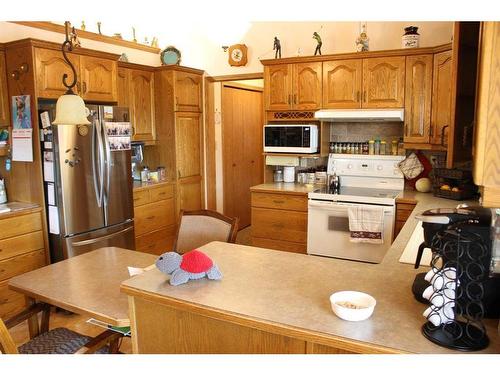 100 4Th Street, Picture Butte, AB - Indoor Photo Showing Kitchen