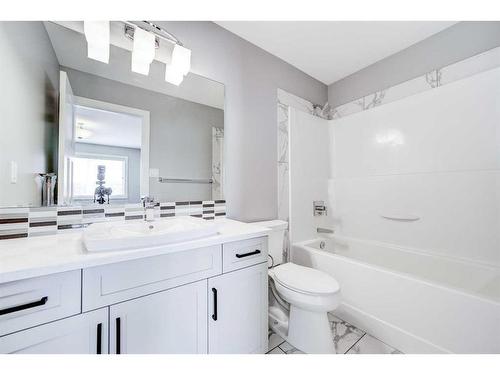 4401 40 Avenue South, Lethbridge, AB - Indoor Photo Showing Bathroom