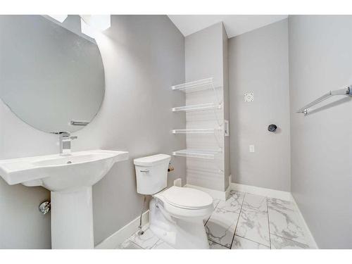 4401 40 Avenue South, Lethbridge, AB - Indoor Photo Showing Bathroom