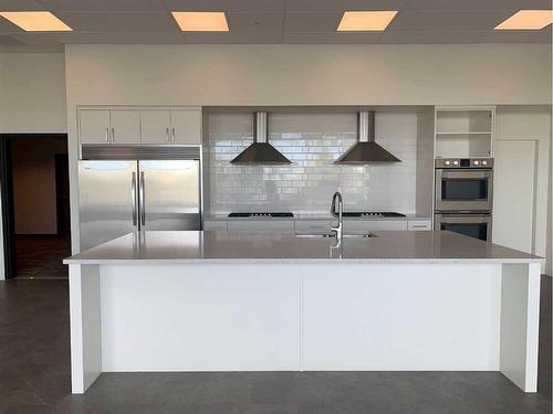 #115-102 Scenic Drive North, Lethbridge, AB - Indoor Photo Showing Kitchen With Double Sink With Upgraded Kitchen