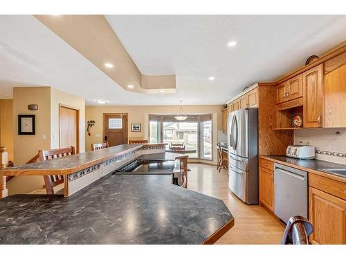 51 Wildwood Crescent West, Lethbridge, AB - Indoor Photo Showing Kitchen