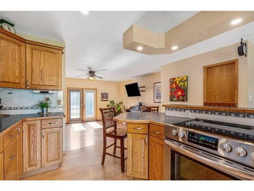 51 Wildwood Crescent West, Lethbridge, AB - Indoor Photo Showing Kitchen