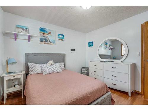 51 Wildwood Crescent West, Lethbridge, AB - Indoor Photo Showing Bedroom