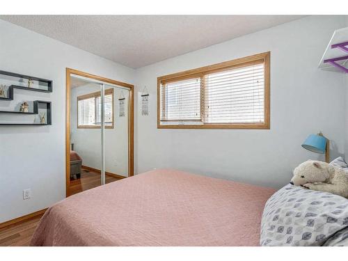 51 Wildwood Crescent West, Lethbridge, AB - Indoor Photo Showing Bedroom