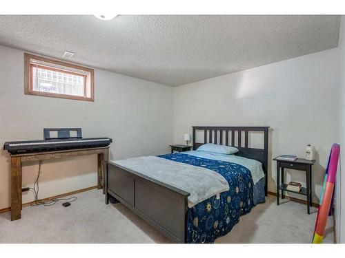 51 Wildwood Crescent West, Lethbridge, AB - Indoor Photo Showing Bedroom