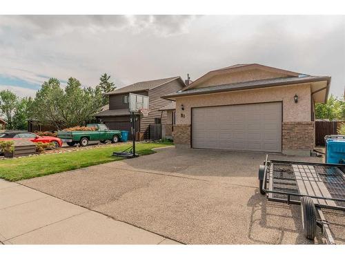 51 Wildwood Crescent West, Lethbridge, AB - Outdoor