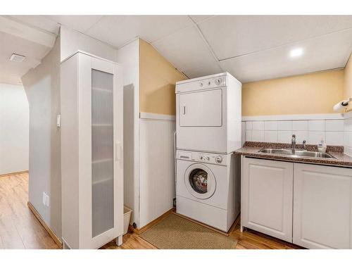 51 Wildwood Crescent West, Lethbridge, AB - Indoor Photo Showing Laundry Room