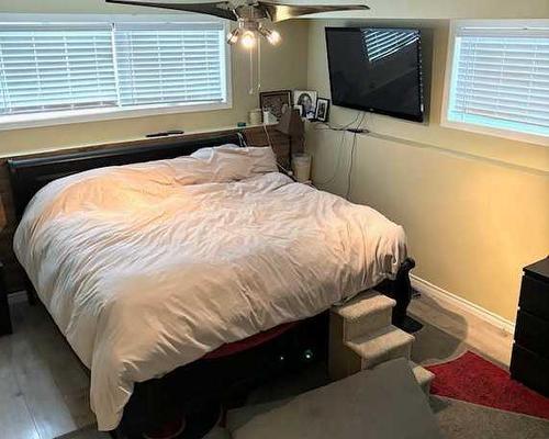 805 27 Street North, Lethbridge, AB - Indoor Photo Showing Bedroom