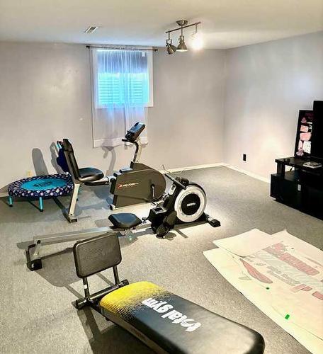 805 27 Street North, Lethbridge, AB - Indoor Photo Showing Gym Room