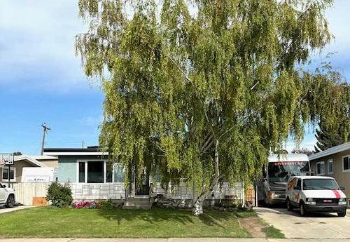 805 27 Street North, Lethbridge, AB - Outdoor