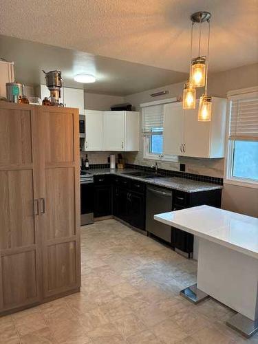 805 27 Street North, Lethbridge, AB - Indoor Photo Showing Kitchen