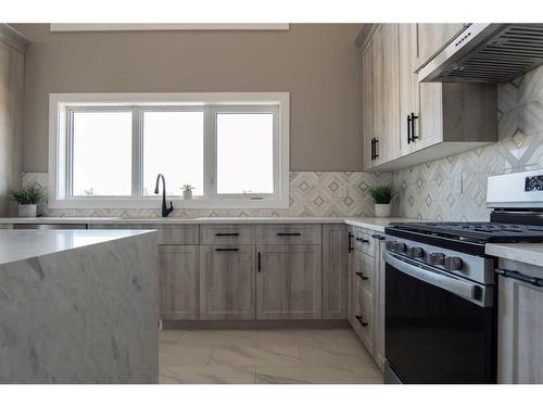 213 Greenwood Road, Coalhurst, AB - Indoor Photo Showing Kitchen With Upgraded Kitchen