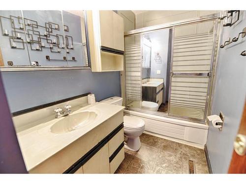 426 12 Avenue North, Lethbridge, AB - Indoor Photo Showing Bathroom