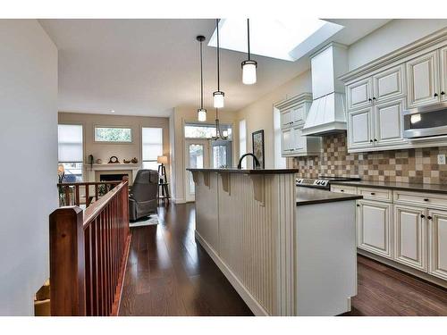 406 Gateway Crescent South, Lethbridge, AB - Indoor Photo Showing Kitchen With Upgraded Kitchen