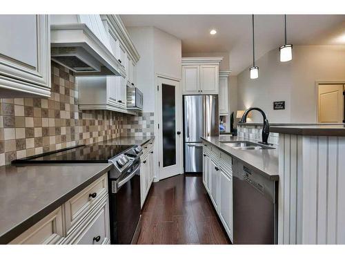 406 Gateway Crescent South, Lethbridge, AB - Indoor Photo Showing Kitchen With Double Sink With Upgraded Kitchen