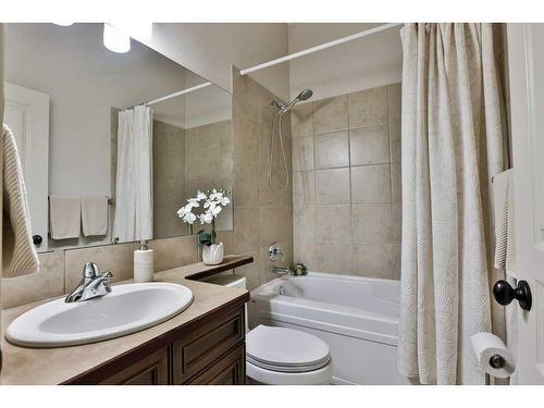 406 Gateway Crescent South, Lethbridge, AB - Indoor Photo Showing Bathroom