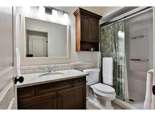 406 Gateway Crescent South, Lethbridge, AB - Indoor Photo Showing Bathroom