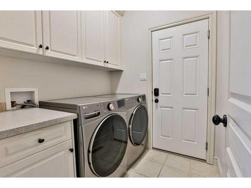 406 Gateway Crescent South, Lethbridge, AB - Indoor Photo Showing Laundry Room