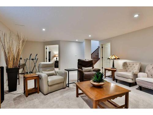 406 Gateway Crescent South, Lethbridge, AB - Indoor Photo Showing Living Room