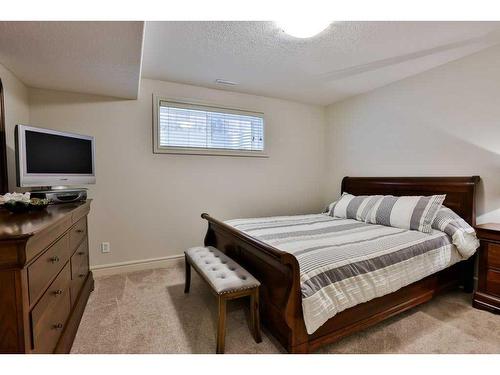 406 Gateway Crescent South, Lethbridge, AB - Indoor Photo Showing Bedroom