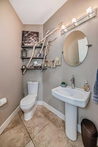 422 Twinriver Road West, Lethbridge, AB - Indoor Photo Showing Bathroom