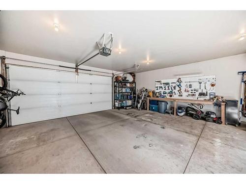 422 Twinriver Road West, Lethbridge, AB - Indoor Photo Showing Garage