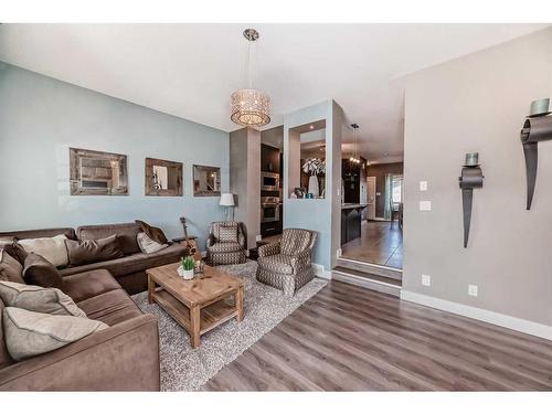 422 Twinriver Road West, Lethbridge, AB - Indoor Photo Showing Living Room