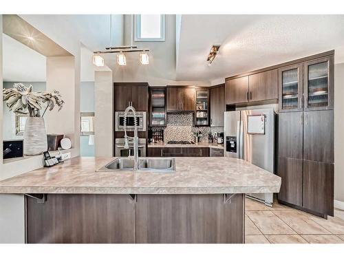 422 Twinriver Road West, Lethbridge, AB - Indoor Photo Showing Kitchen With Double Sink With Upgraded Kitchen