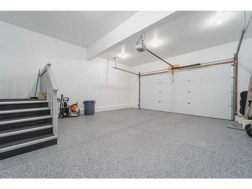 1401 Halifax Road West, Lethbridge, AB - Indoor Photo Showing Garage