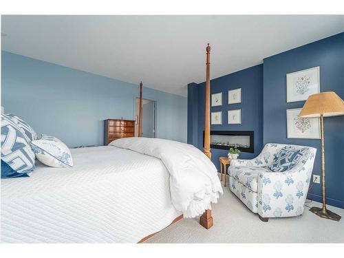 1401 Halifax Road West, Lethbridge, AB - Indoor Photo Showing Bedroom