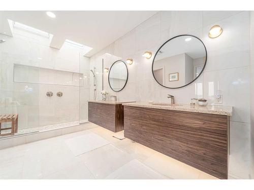 1401 Halifax Road West, Lethbridge, AB - Indoor Photo Showing Bathroom