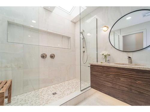 1401 Halifax Road West, Lethbridge, AB - Indoor Photo Showing Bathroom