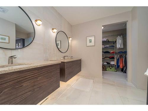 1401 Halifax Road West, Lethbridge, AB - Indoor Photo Showing Bathroom